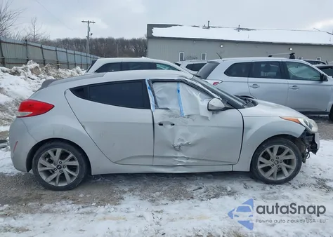 2016 Hyundai Veloster z USA, uszkodzony, nr VIN KMHTC6AD4GU273952